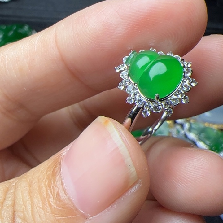 翡翠18K金镶嵌戒指