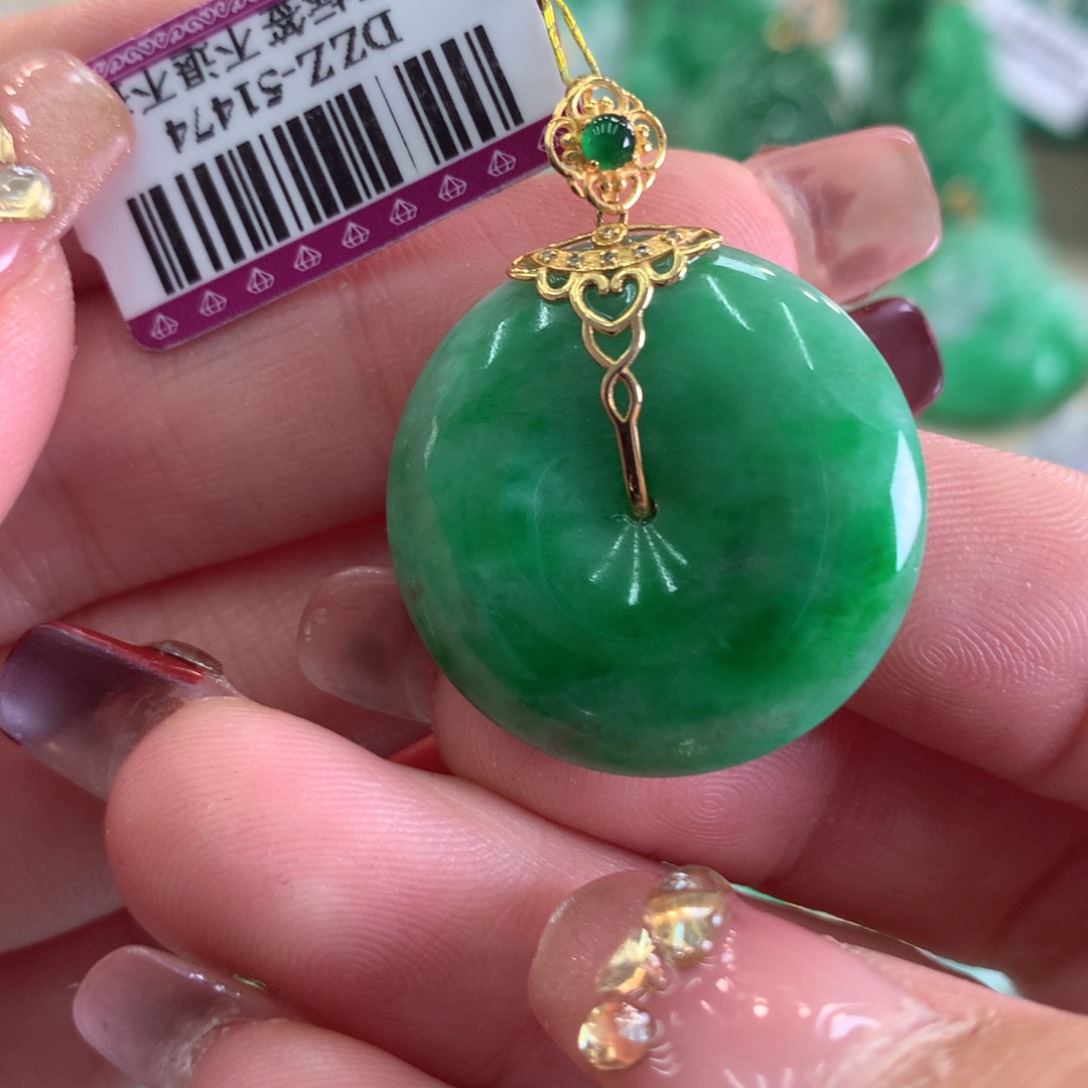 翡翠吊坠(不含链)18K金镶嵌