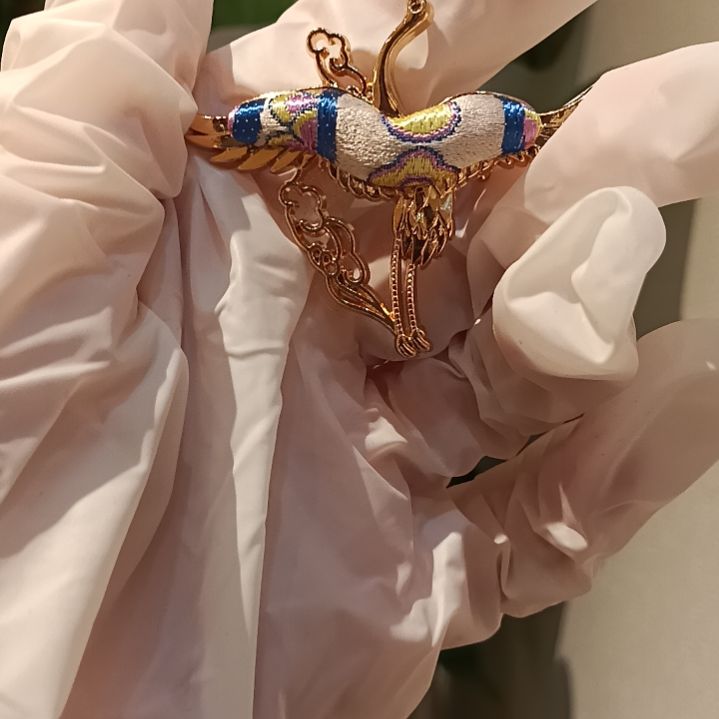 织绣和平小屋助力非遗蜀锦 仙鹤胸针紫色