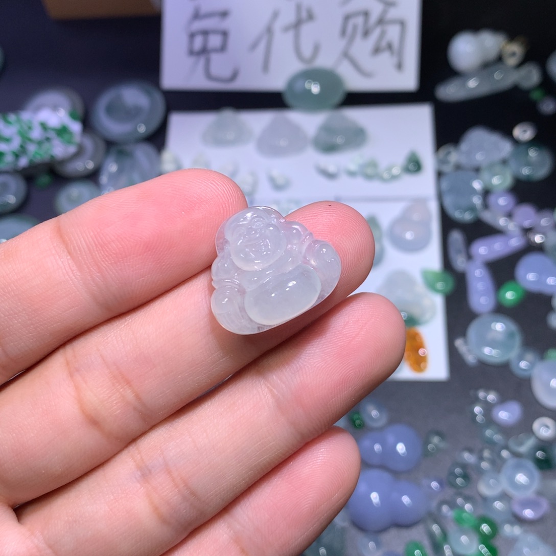 翡翠未镶嵌颈饰佛公