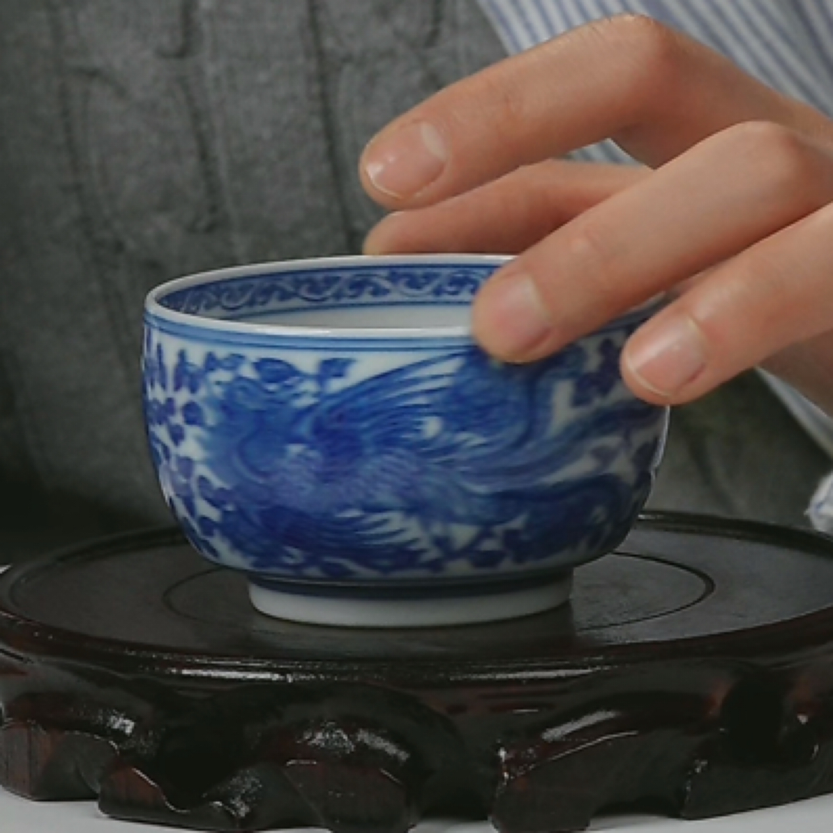 M青花龙凤呈祥纹杯