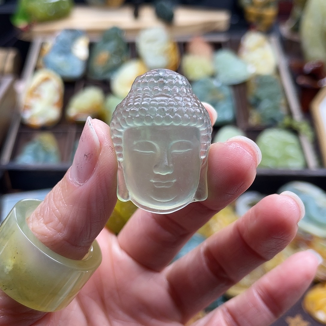 蛇纹石玉颈饰未镶嵌岫玉佛头