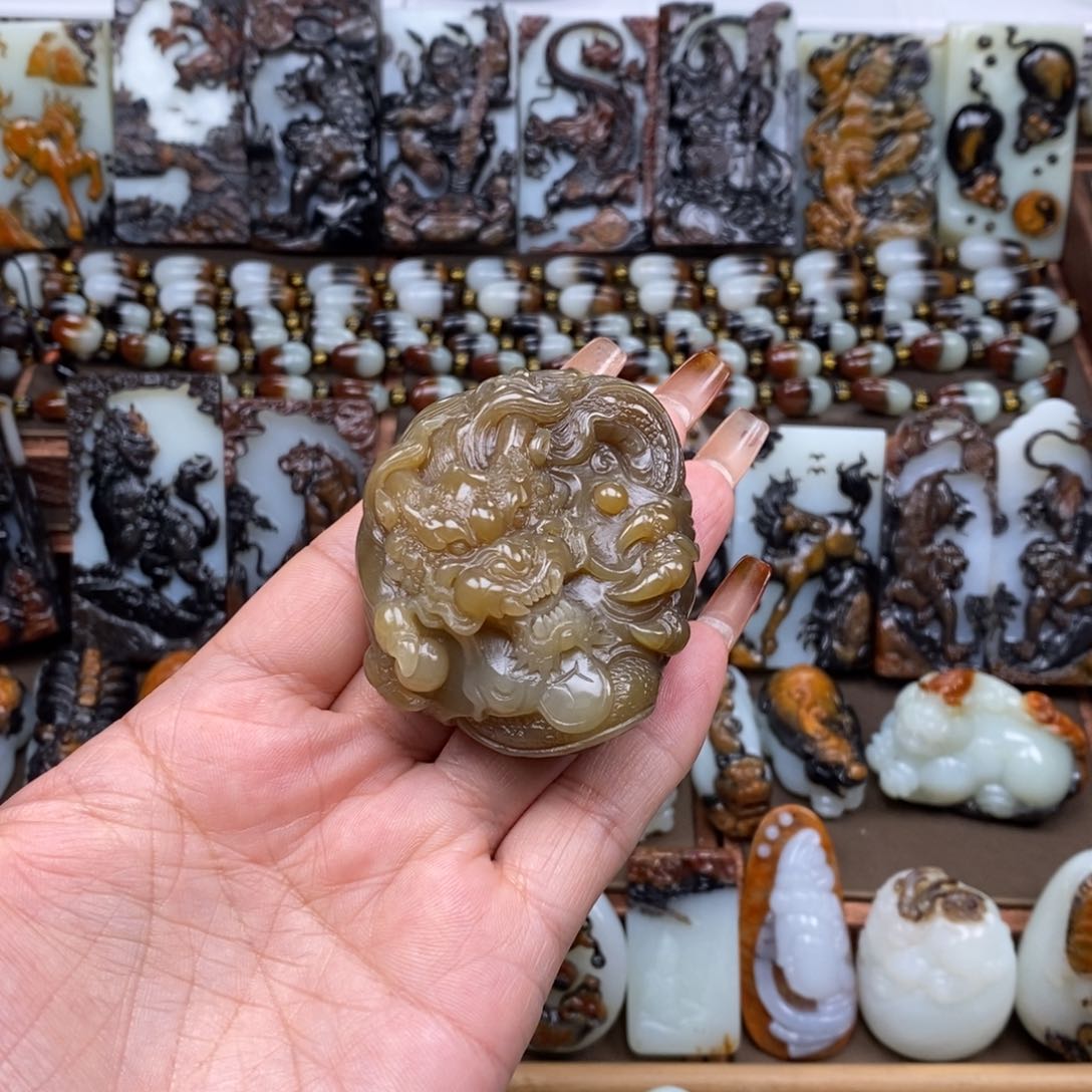 颈饰未镶嵌和田玉