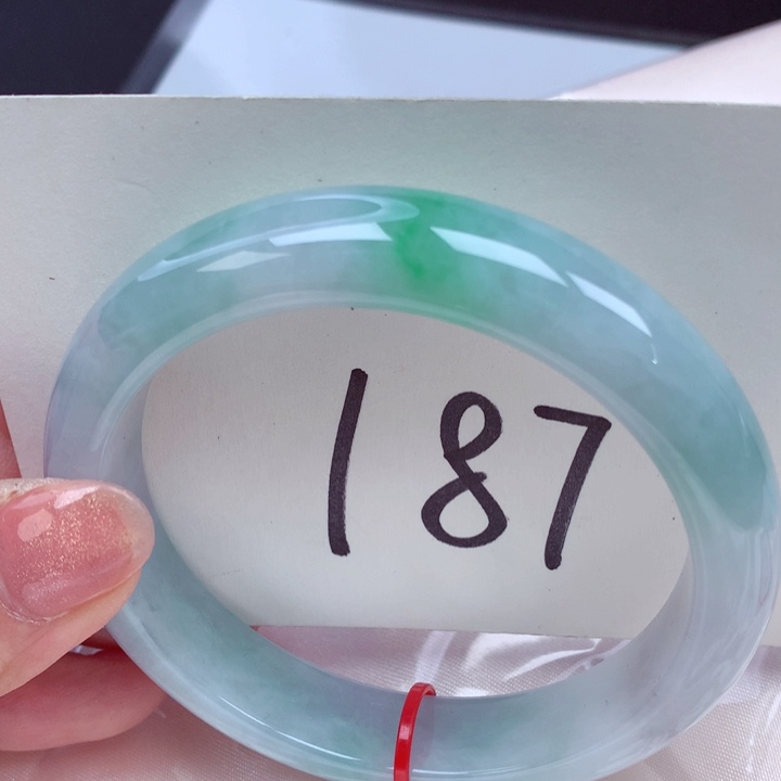 翡翠手镯未镶嵌翡翠