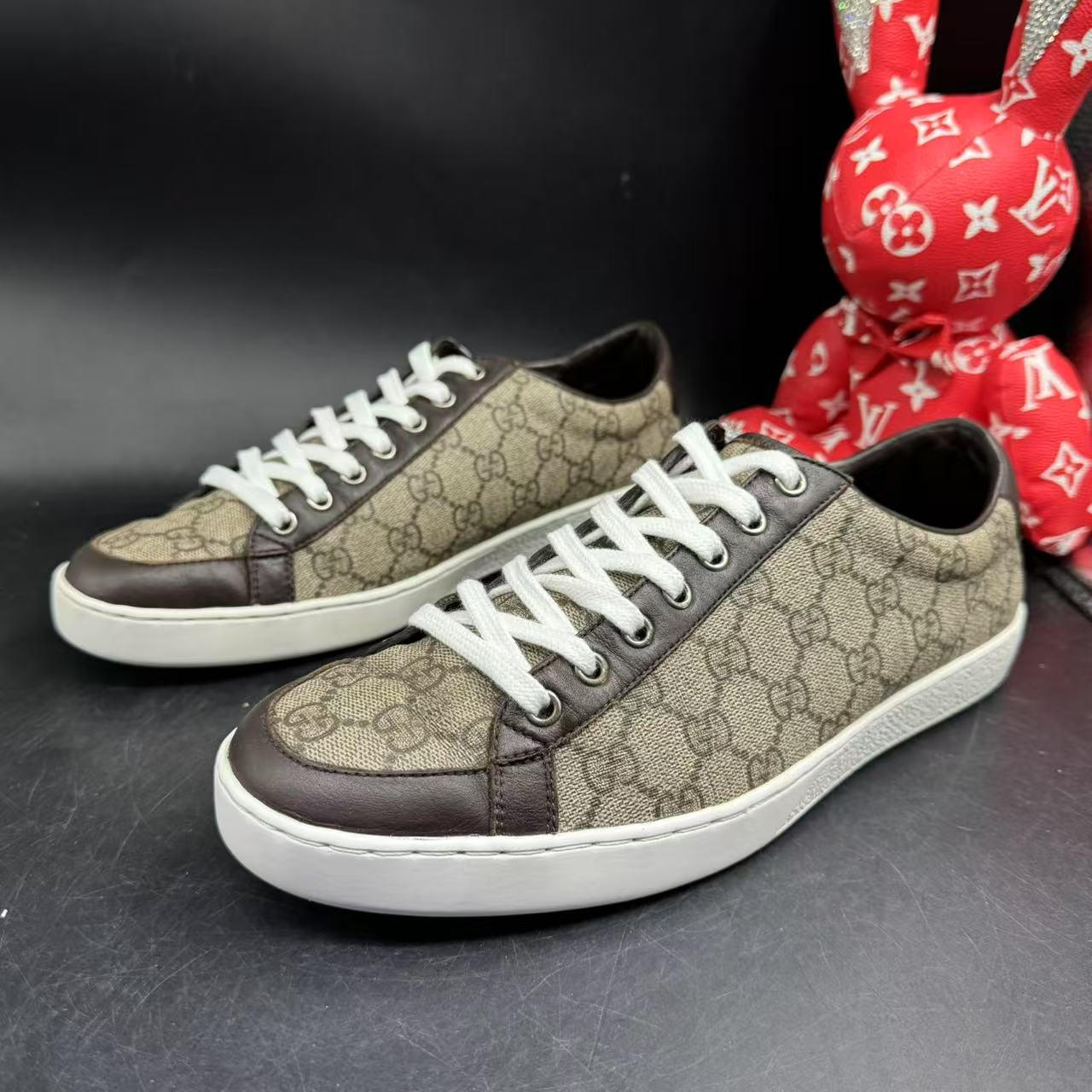 95新 GUCCI/古驰 【AO福利】42欧码 男士褐色满印休闲板鞋sj088