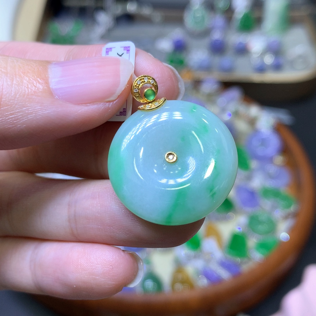 【闪购商品】翡翠颈饰18K金镶嵌翡翠吊坠项链