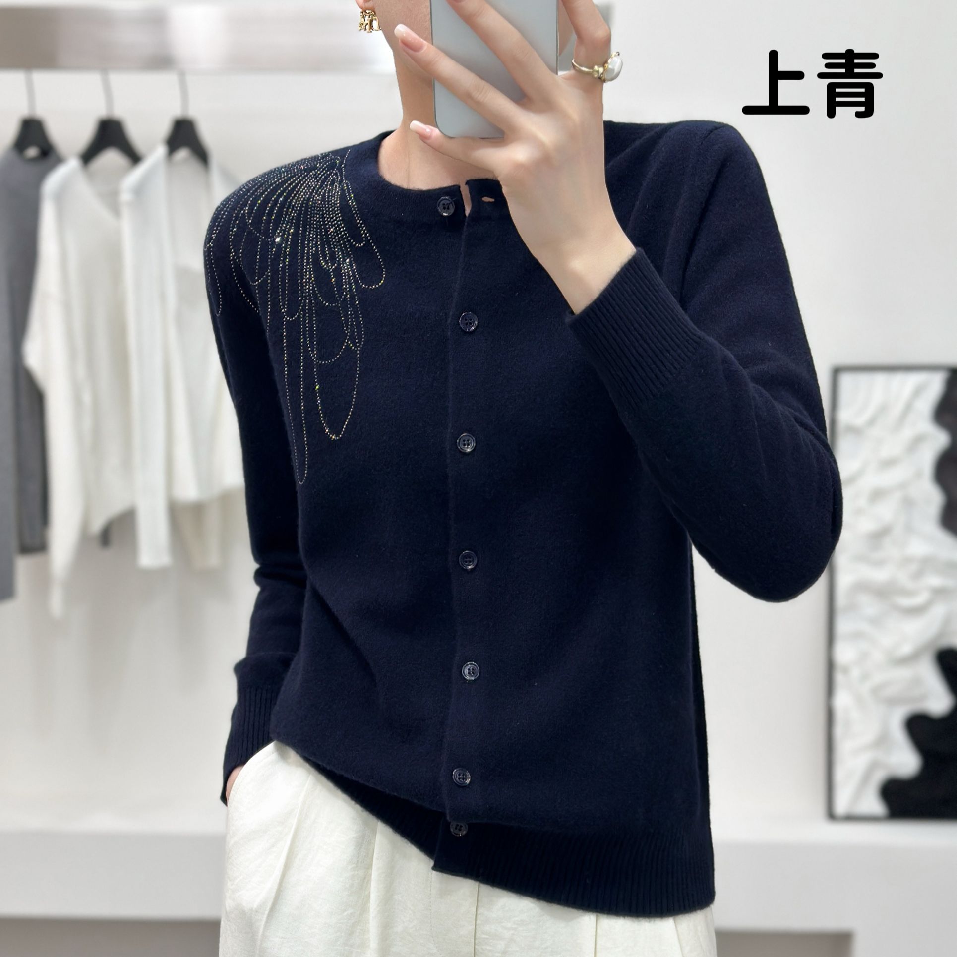 黛妍6611冬季新款100%羊毛女款时尚过肩烫钻圆领针织小开衫