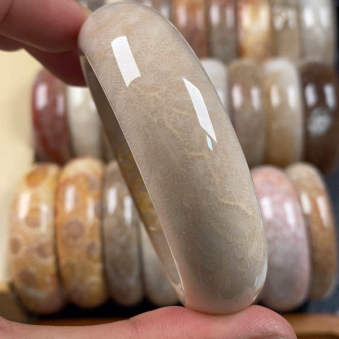 硅化珊瑚（珊瑚玉）手镯圈口60未镶嵌