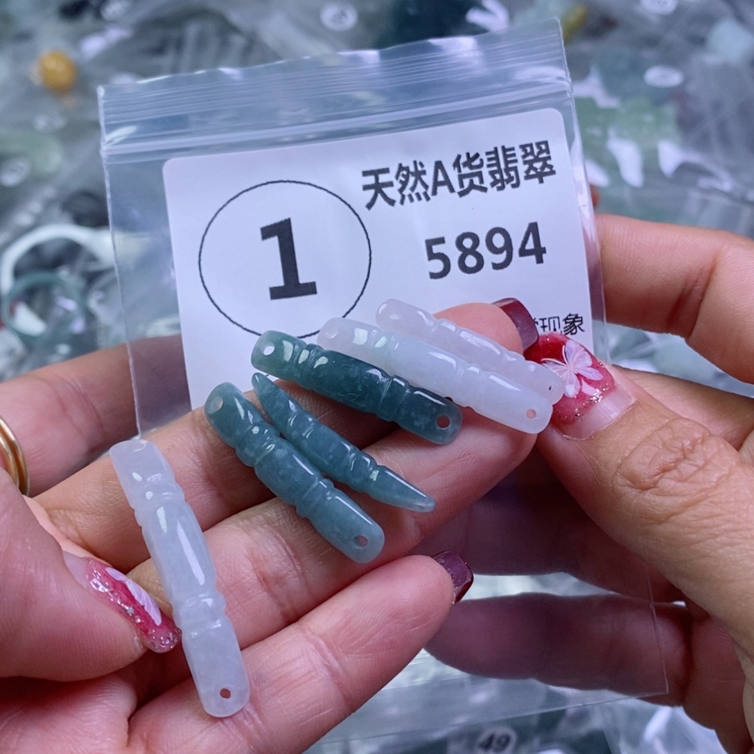 翡翠颈饰未镶嵌吊坠