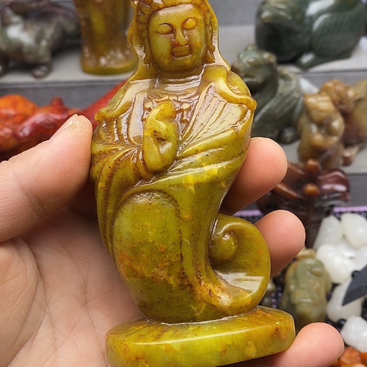 未镶嵌蛇纹石玉颈饰