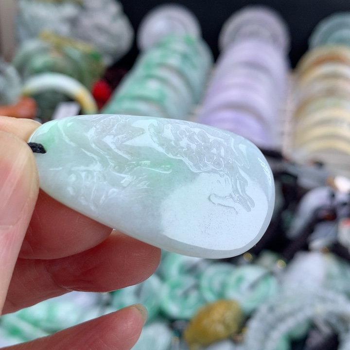 翡翠颈饰未镶嵌吊坠