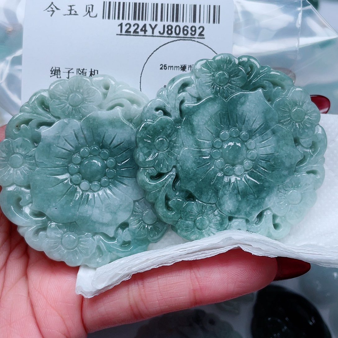 翡翠未镶嵌吊坠(不含链)