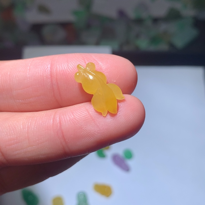 翡翠未镶嵌颈饰挂件