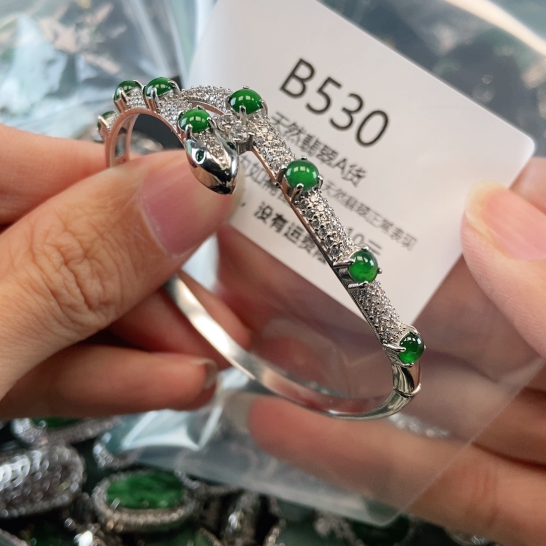 【闪购商品】翡翠吊坠(不含链)未镶嵌