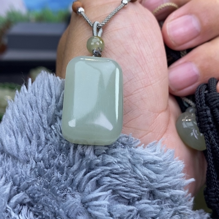 和田玉颈饰未镶嵌乔*