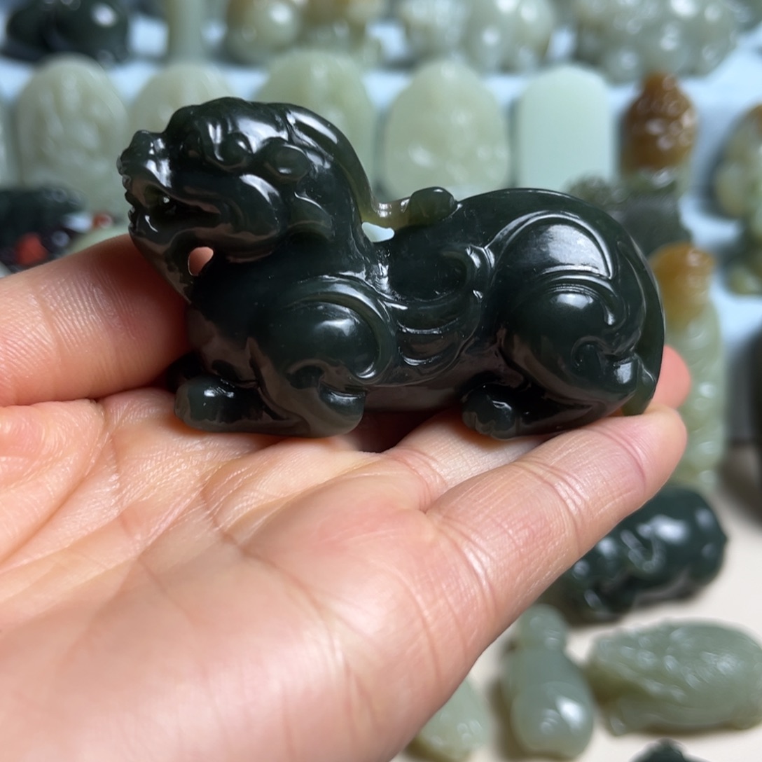 和田玉未镶嵌把件