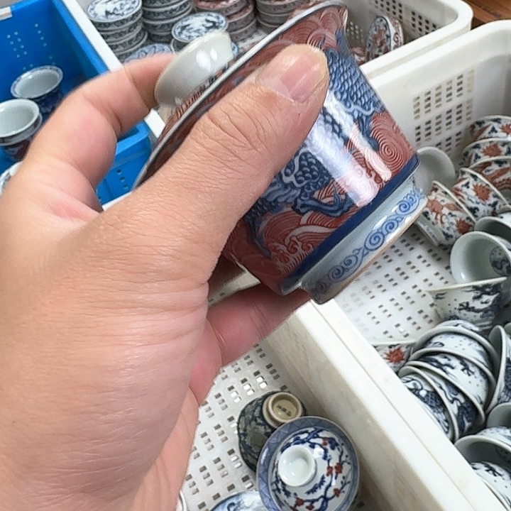 瓷片釉里红麒麟踏浪二才马蹄盖碗
