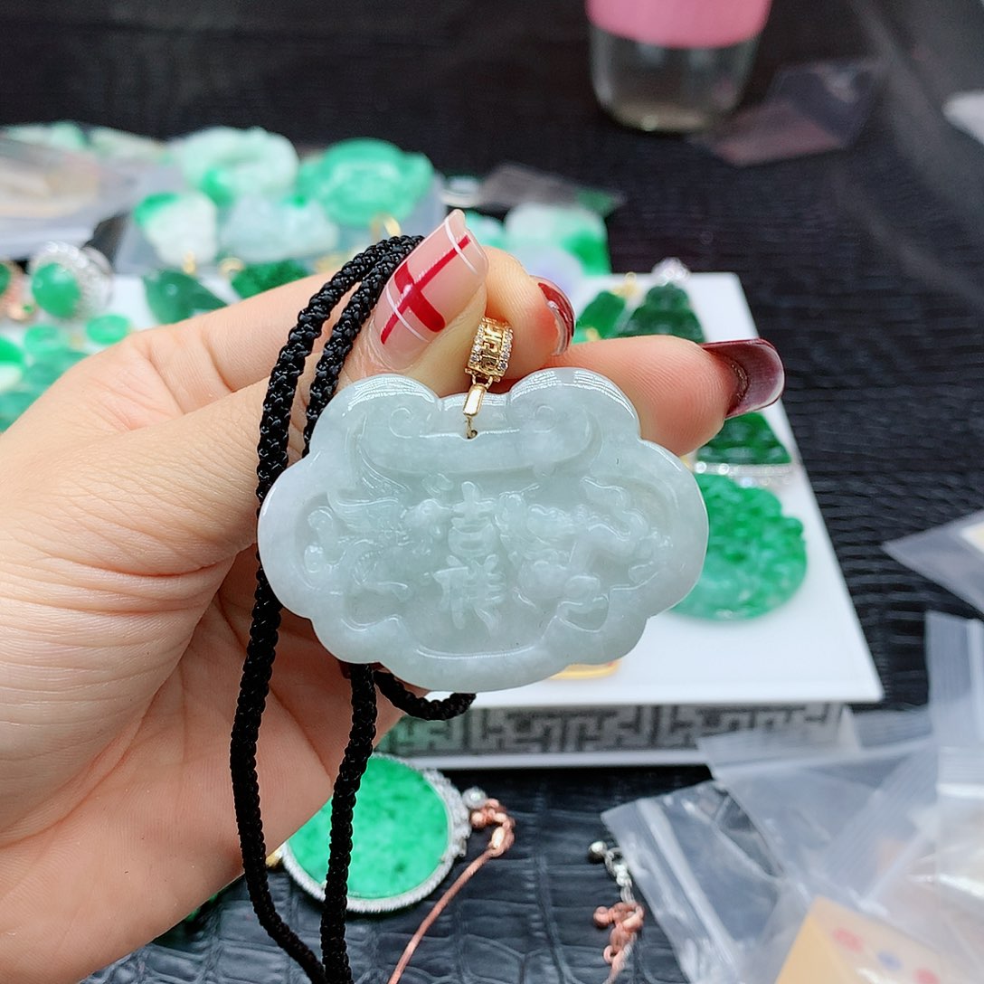 【闪购商品】翡翠吊坠(赠链)未镶嵌