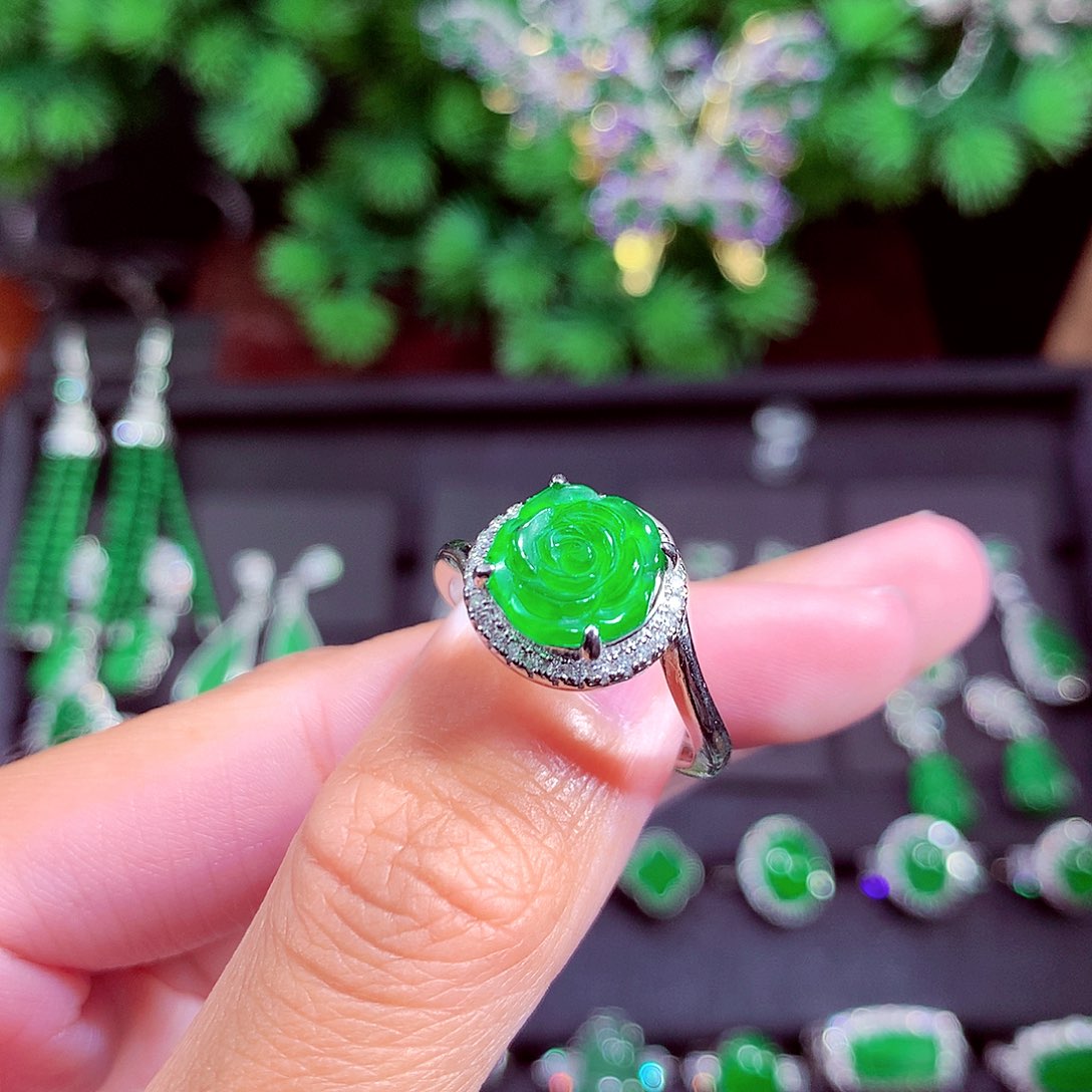 颈饰未镶嵌翡翠天然