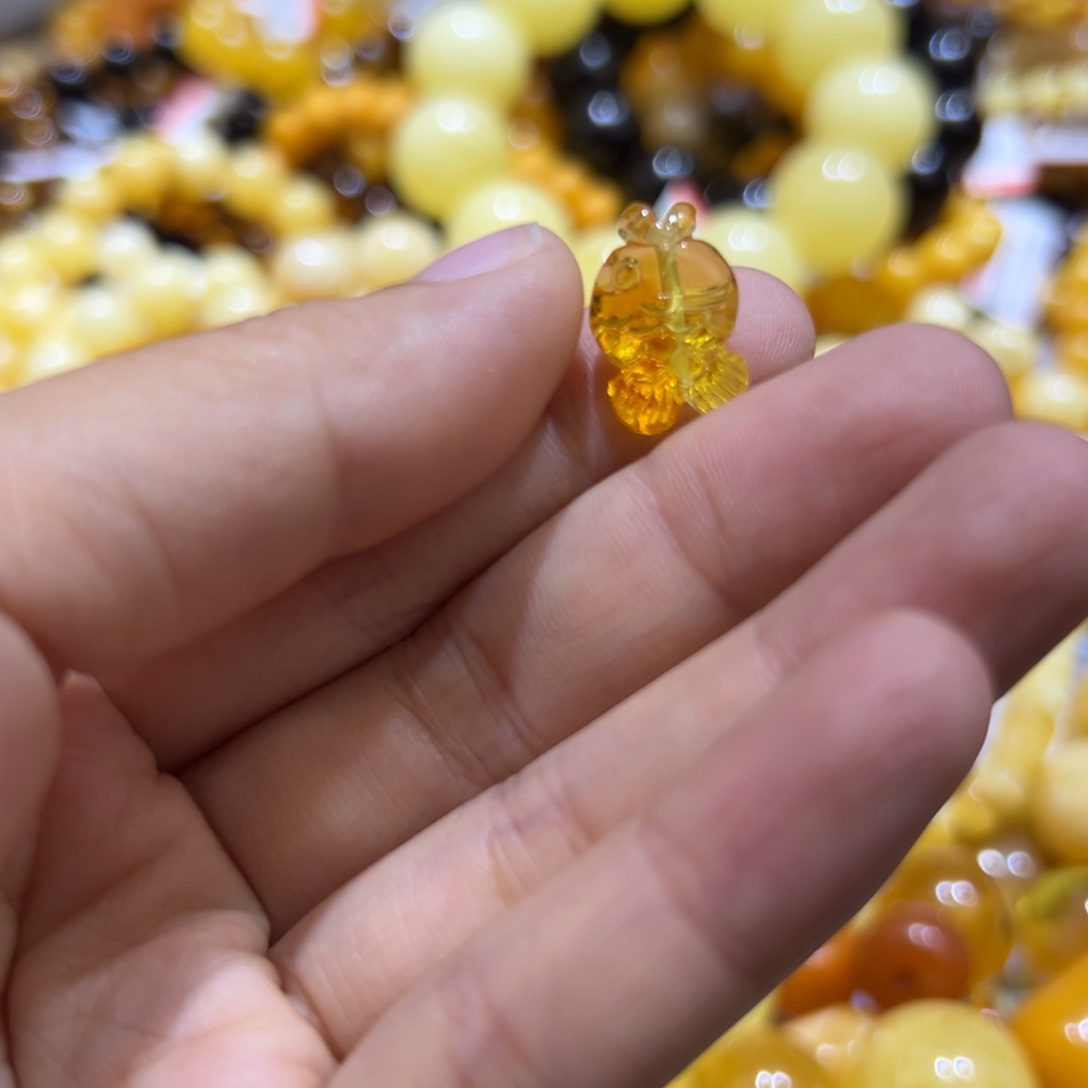 琥珀珠宝奇石未镶嵌