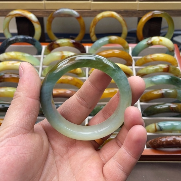 蛇纹石玉手镯未镶嵌大*亮