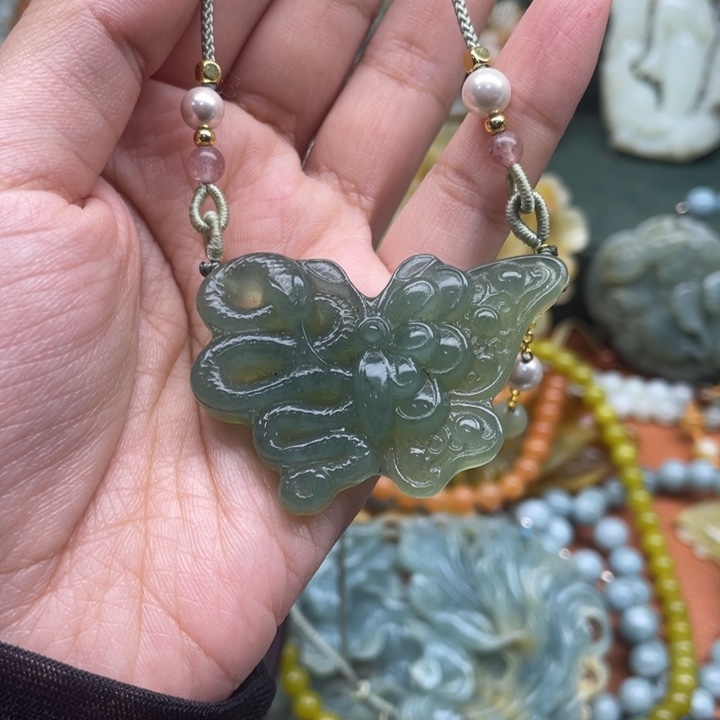 蛇纹石玉吊坠合金