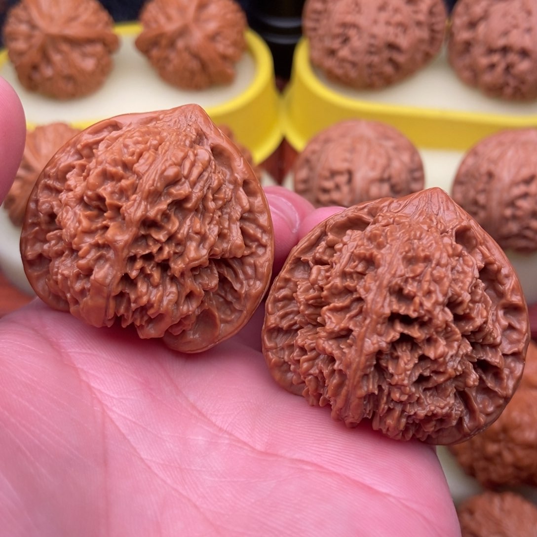 文玩核桃把件老树红皮星星42
