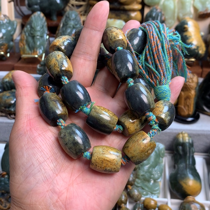 岫岩河磨玉（透闪石质玉）手把件未镶嵌魅****轮