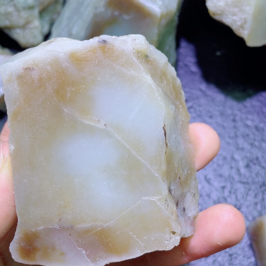 和田玉未镶嵌珠宝半成品