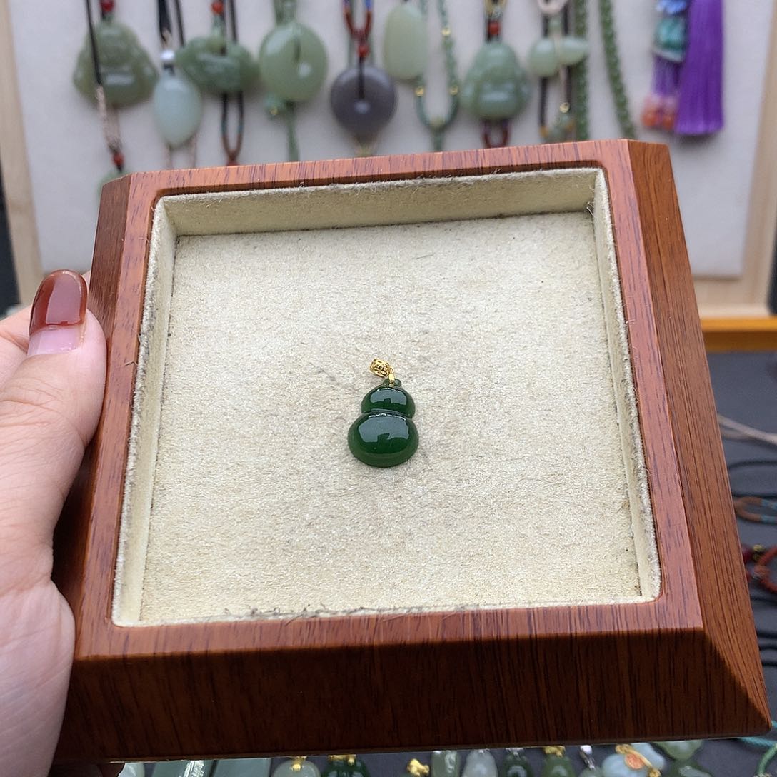 和田玉吊坠(不含链)18K金镶嵌