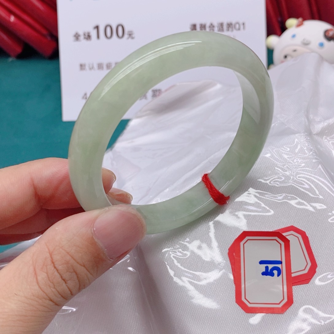 翡翠手镯未镶嵌过***汀51111111111