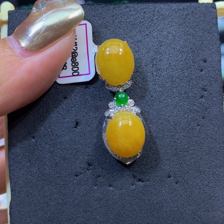 翡翠18K金镶嵌颈饰翡翠