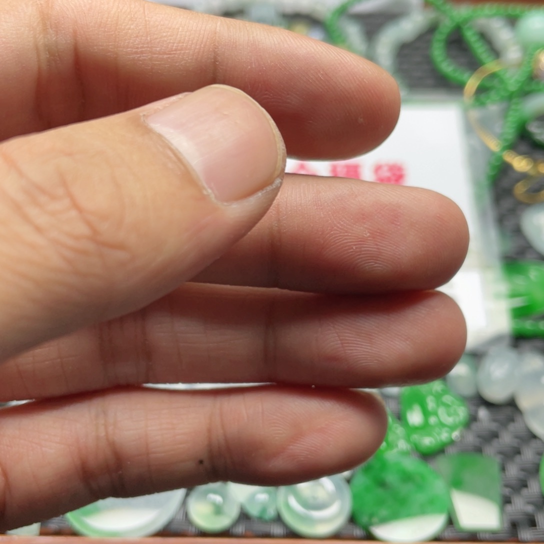 翡翠颈饰未镶嵌翡翠