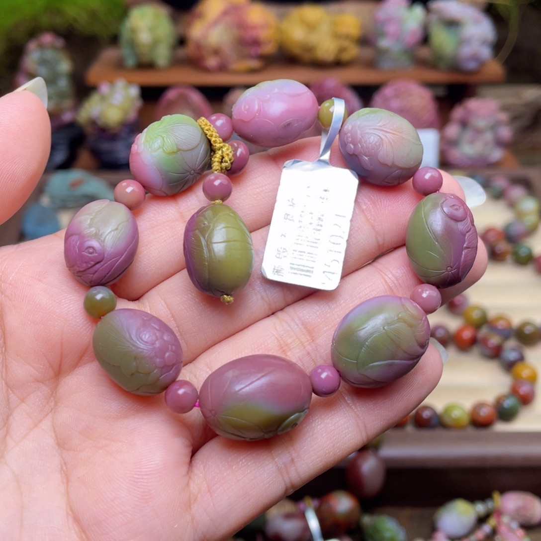 莲***水玛瑙/玉髓未镶嵌手串盐源玛瑙苏工西瓜年年有鱼
