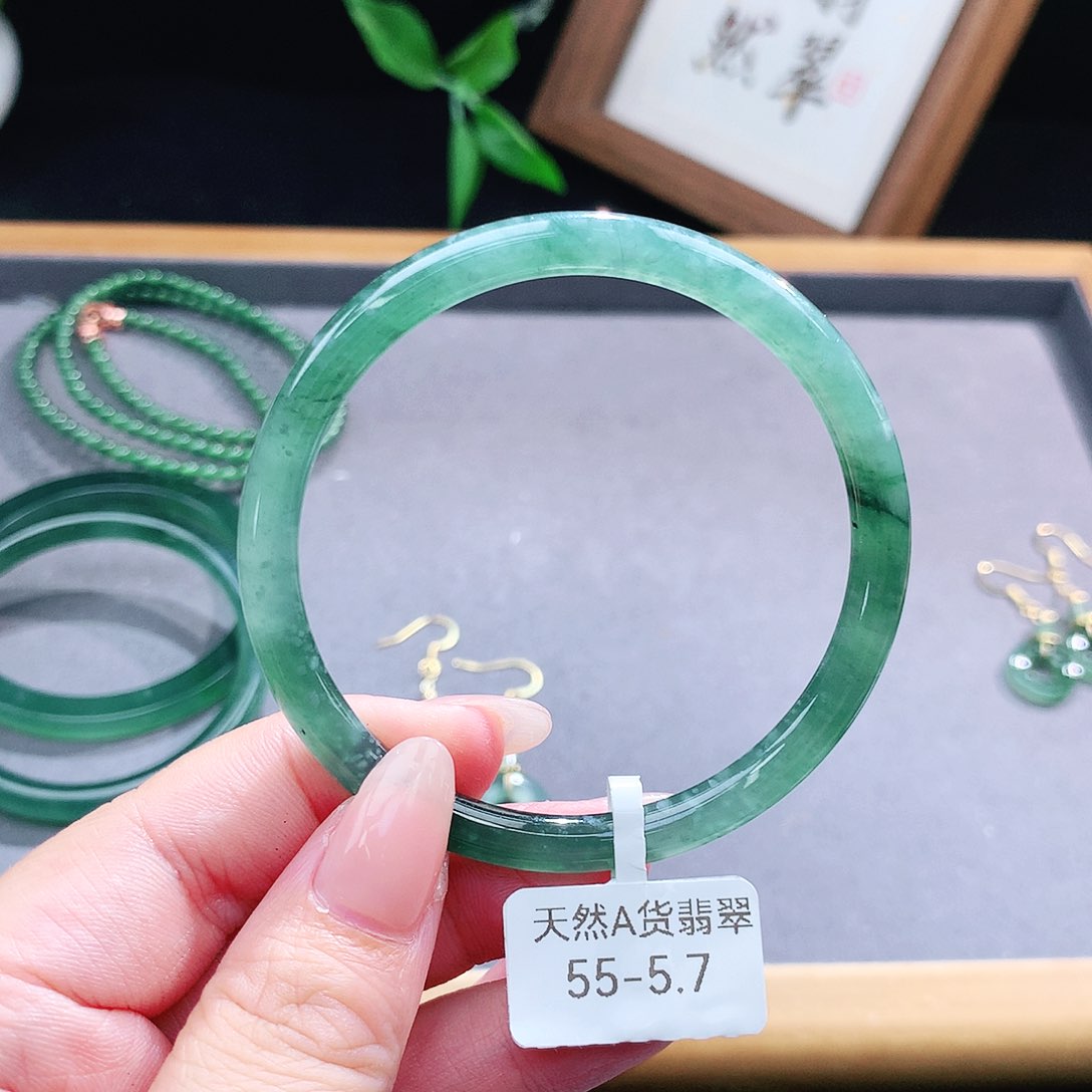 翡翠手镯（圆镯）未镶嵌