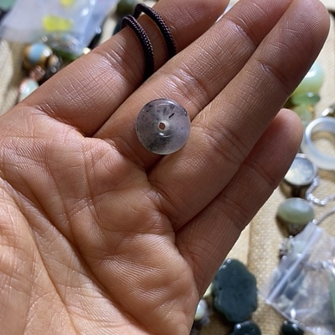 岫玉颈饰未镶嵌一个