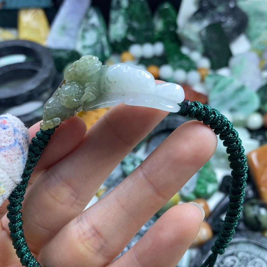 翡翠颈饰未镶嵌吊坠