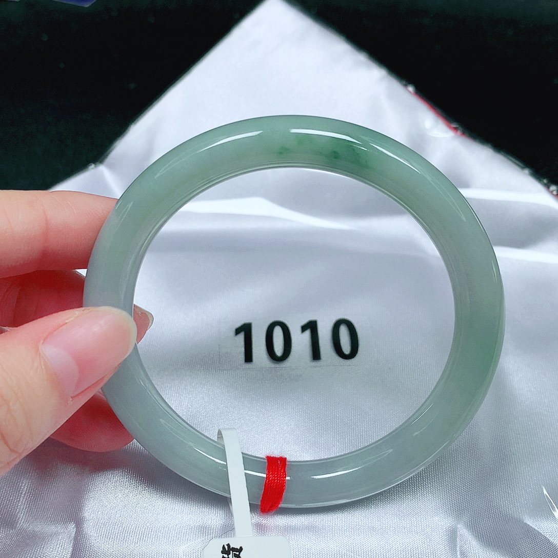 翡翠未镶嵌手镯（圆镯）