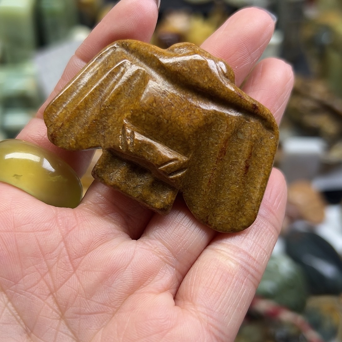 岫岩河磨玉（透闪石质玉）未镶嵌颈饰河磨玉枭