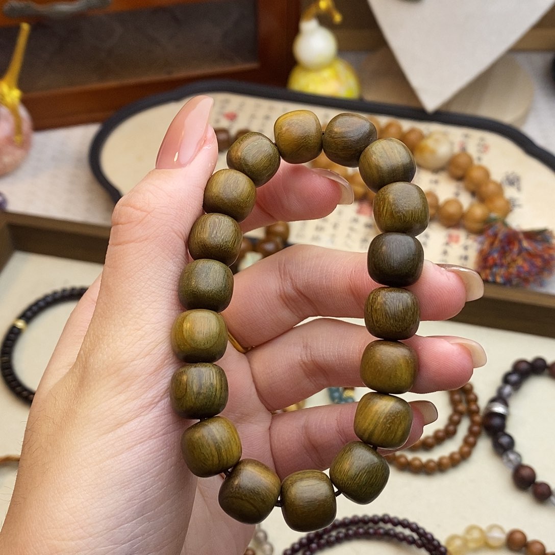 手串维腊木（绿檀）未镶嵌12