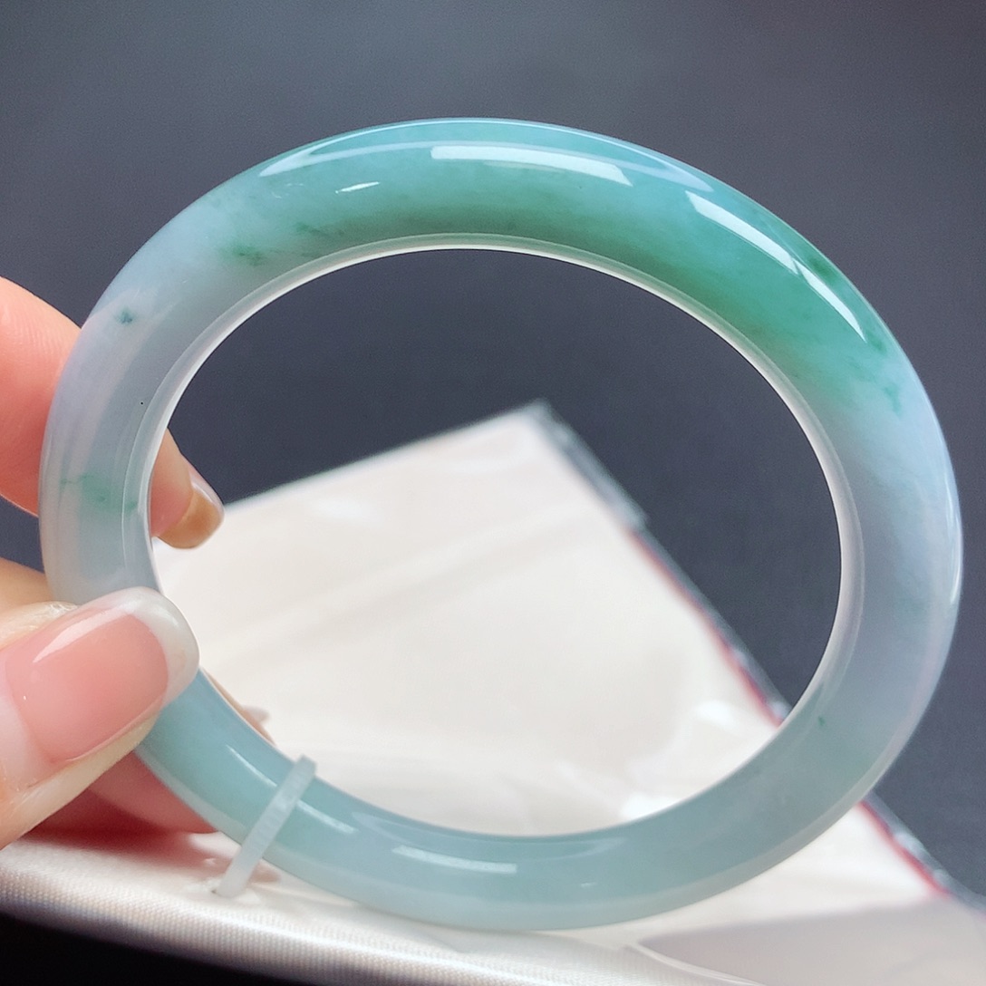 翡翠手镯（圆镯）未镶嵌05n n n n n n n