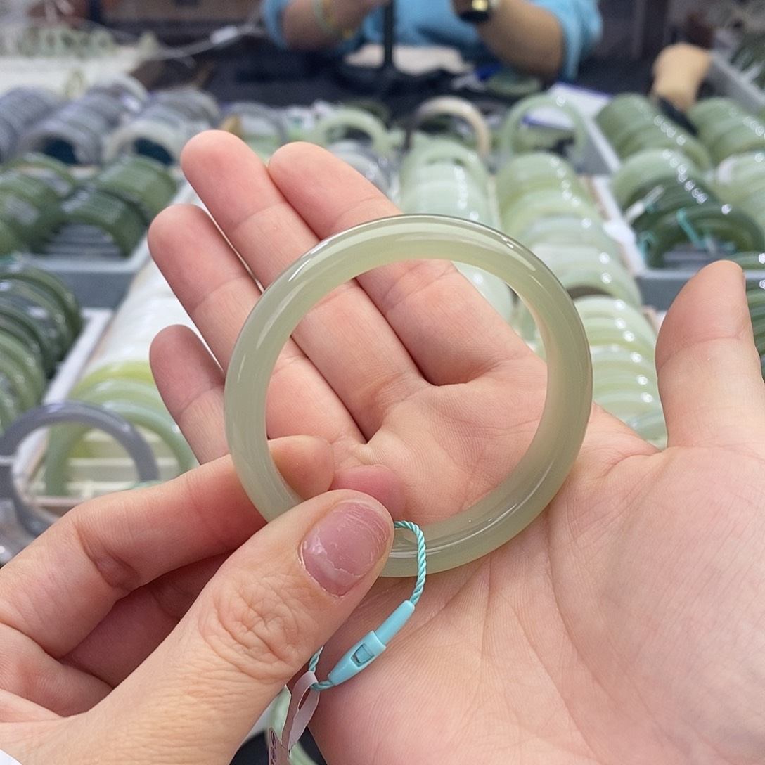 和田玉手镯未镶嵌51