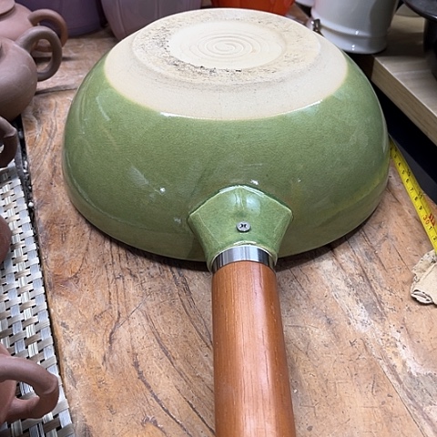 微瑕，明火，口径24，高度9无盖黑点