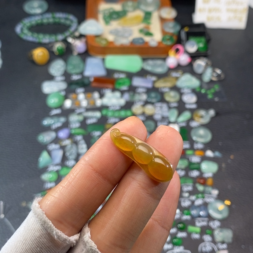 【闪购商品】翡翠挂件未镶嵌豆子