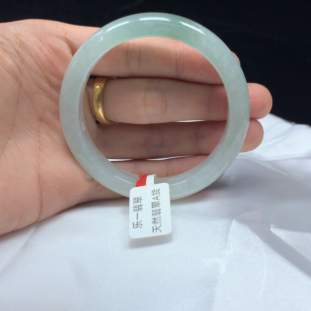 翡翠未镶嵌手镯（圆镯）54.5