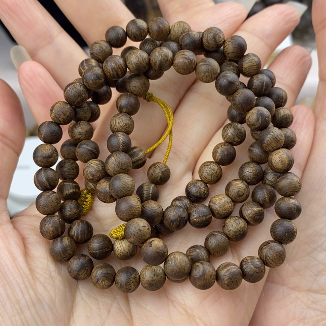 沉香手串?***。越南富森红土