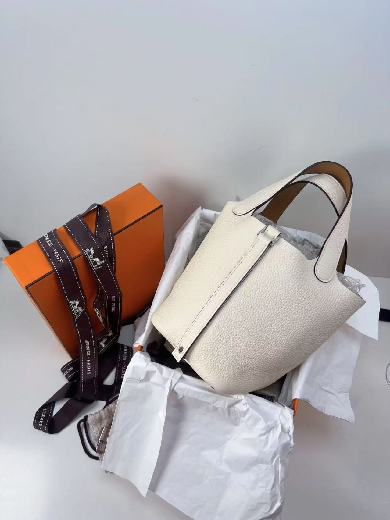 全新未使用 Hermes/爱马仕 展会外场！奶油白18菜篮子包