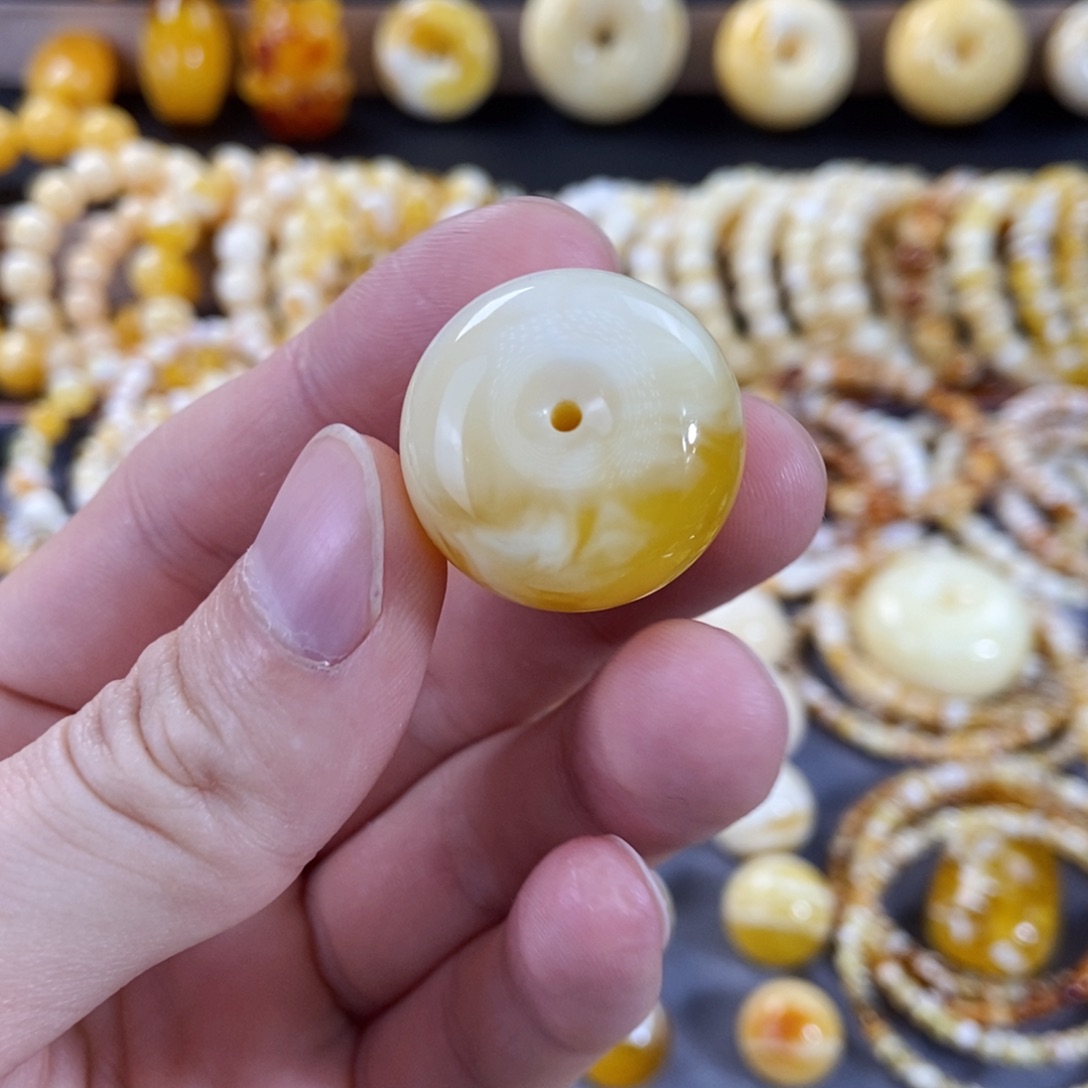 琥珀手链未镶嵌无*金白溶洞