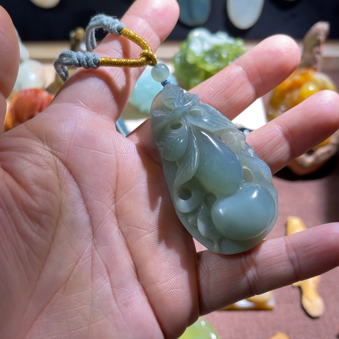 蛇纹石玉未镶嵌颈饰