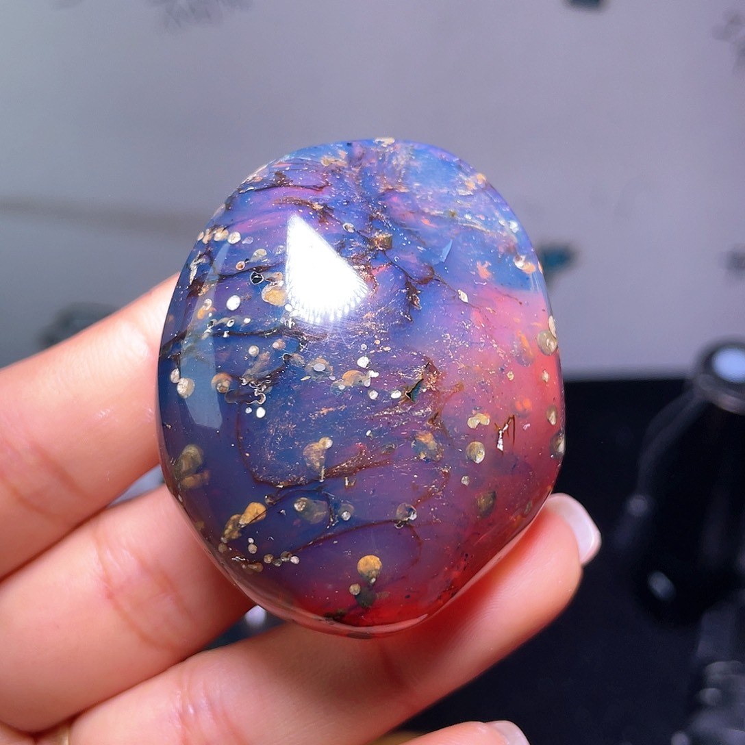 琥珀裸石未镶嵌？